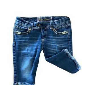 Ariya Jean Shorts EUC like 🆕 size 7/8 
10” inseam 29” waist Ariya Jean